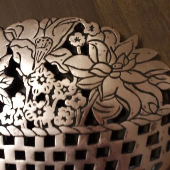 Old Dutch Design Flower Basket 1983 Wall Hanging Trivet - Picture 2 of 5